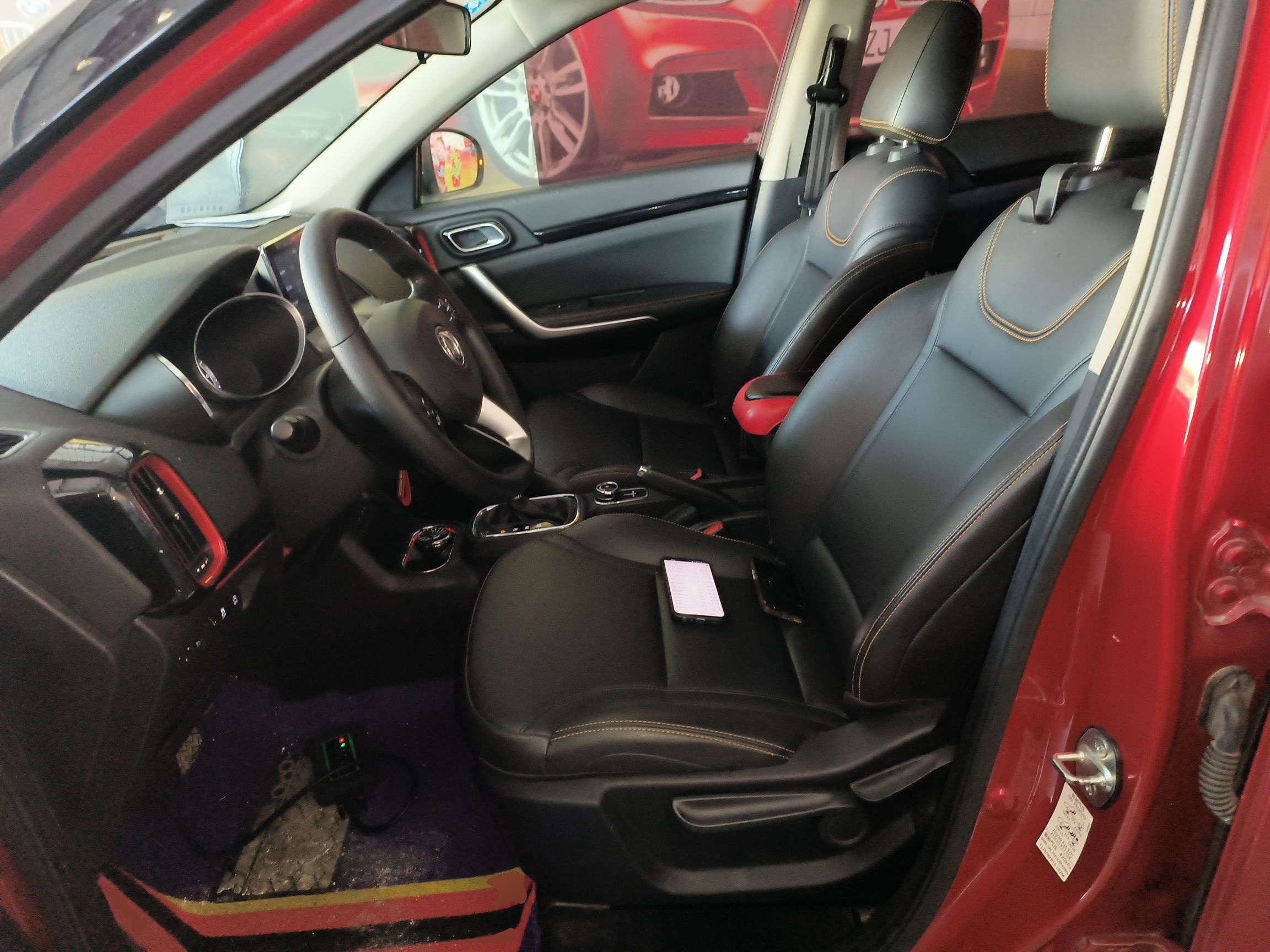 المقاعد الأمامية داخل السيارة