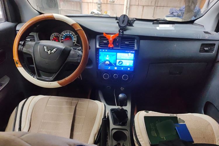 Used Wuling Rongguang V 2015 1.5L Base Version
