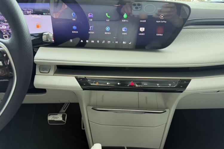 Used Buick GL8 New Energy 2026 Model Lu Zun Prestige Edition Audio And AC Panel