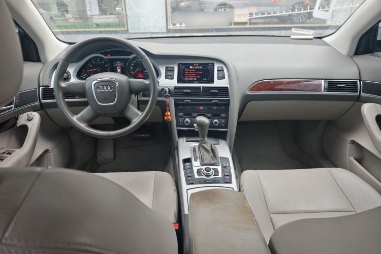 Used Audi A6L 2011 2.0 TFSI Automatic Standard Edition Center Console