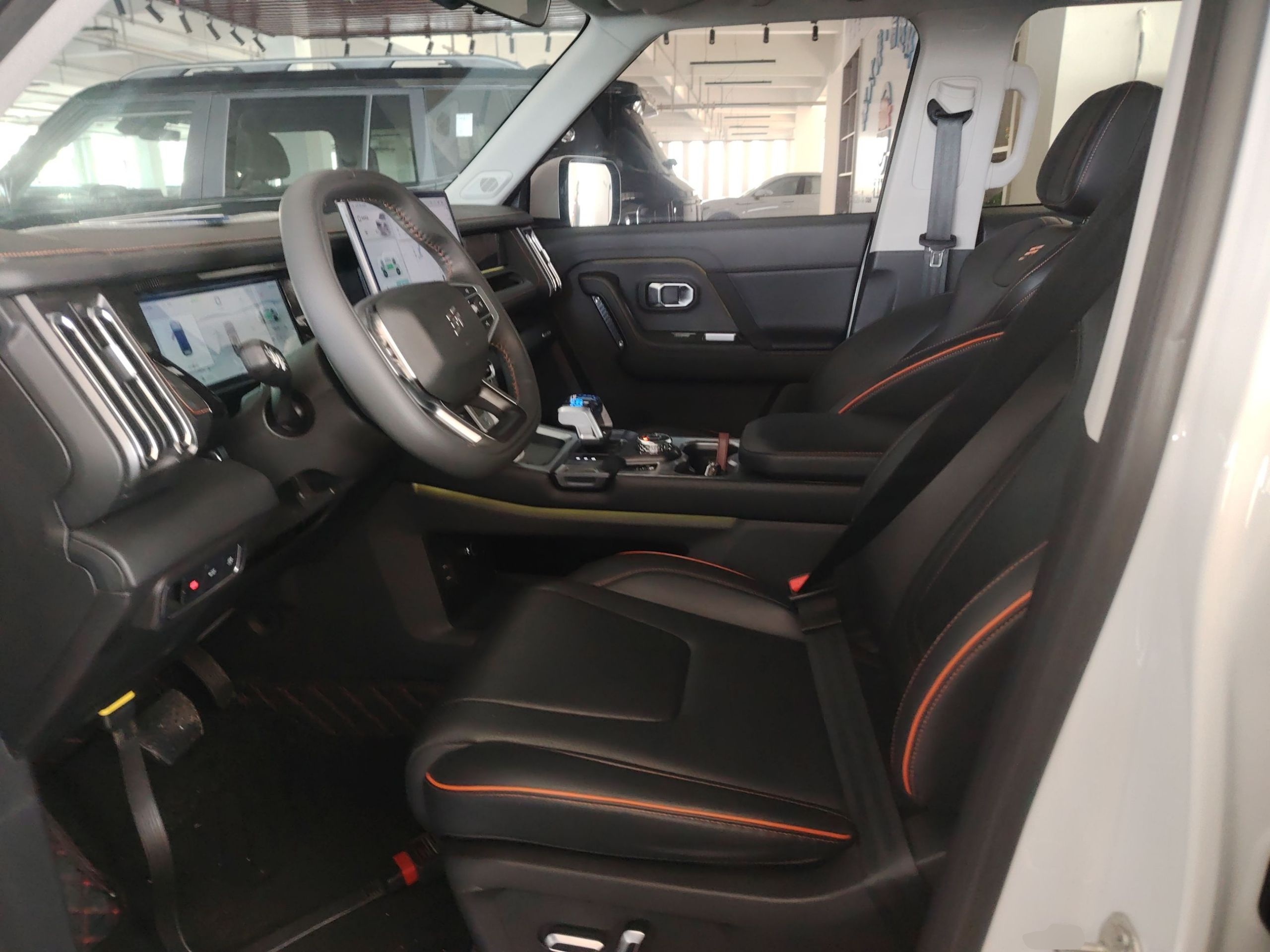 المقاعد الأمامية داخل السيارة