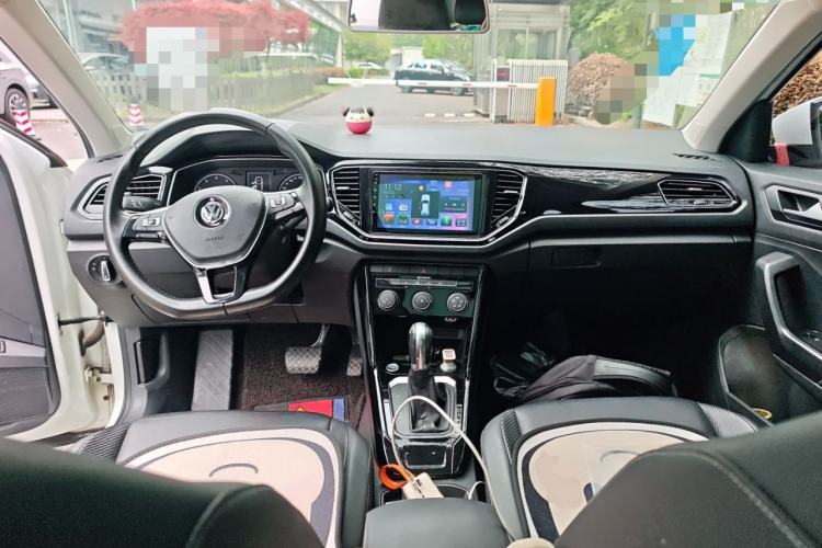 Used Volkswagen T-ROC 2018 280TSI DSG Two-Wheel-Drive Comfort Version China V Standard Center Console