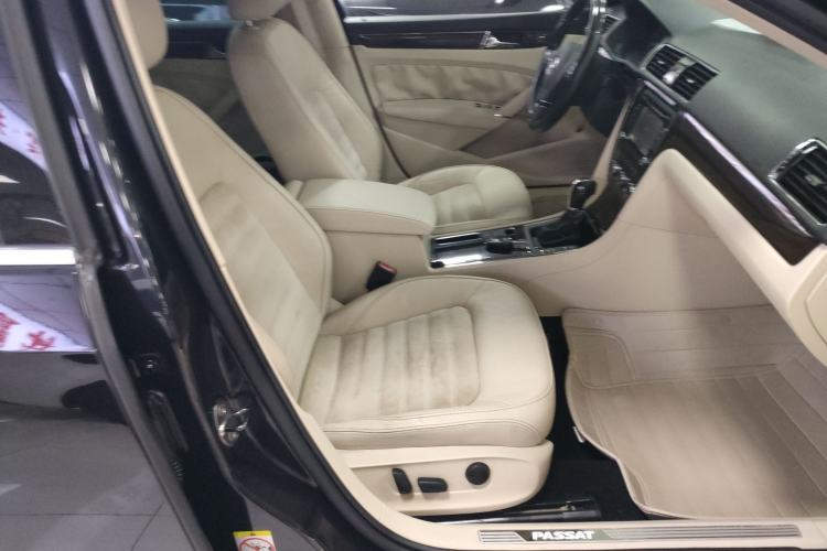 Used Volkswagen Passat 2014 1.8TSI DSG Ultimate Edition Right Front Seat