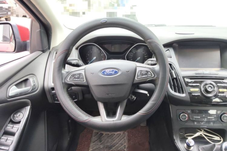 Used Ford Focus 2015 Hatchback EcoBoost 125 Manual – Ultra-Style Edition