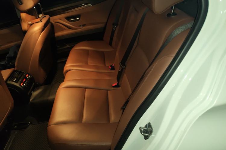 Used BMW 5 Series 2014 528Li Leading Model
