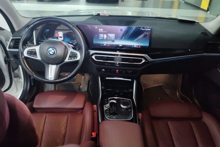 Used BMW i3 2022 eDrive 35 L Center Console