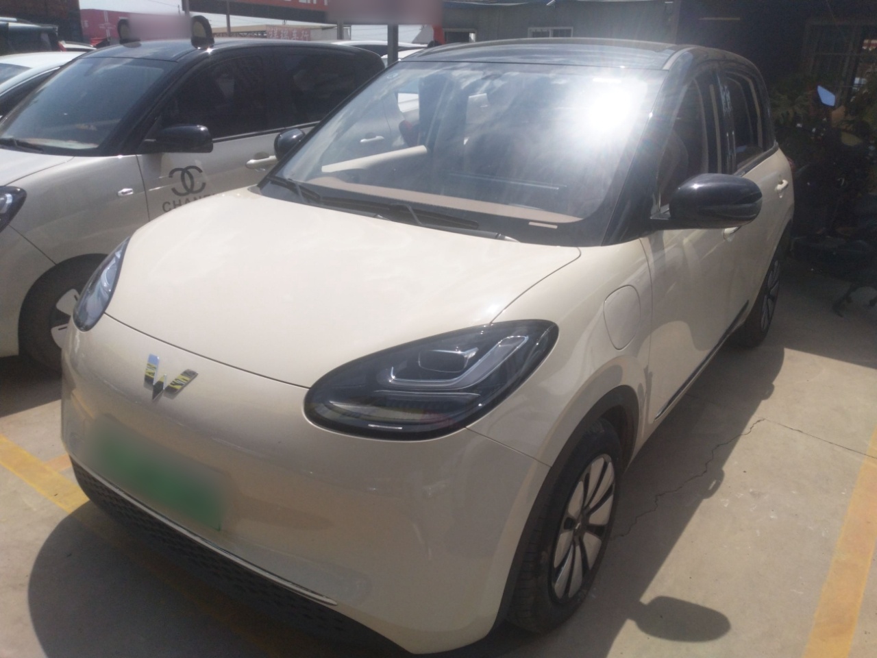 Под передней частью автомобиля