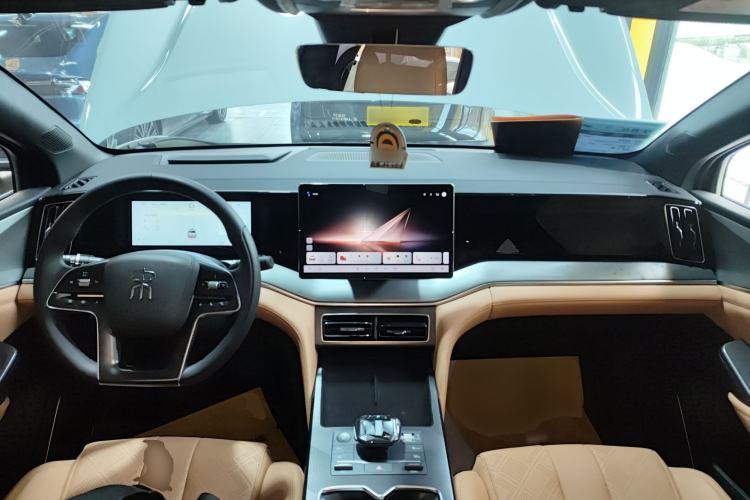 Used BYD Song L DM-i 2024 112 km Leading Edition Center Console