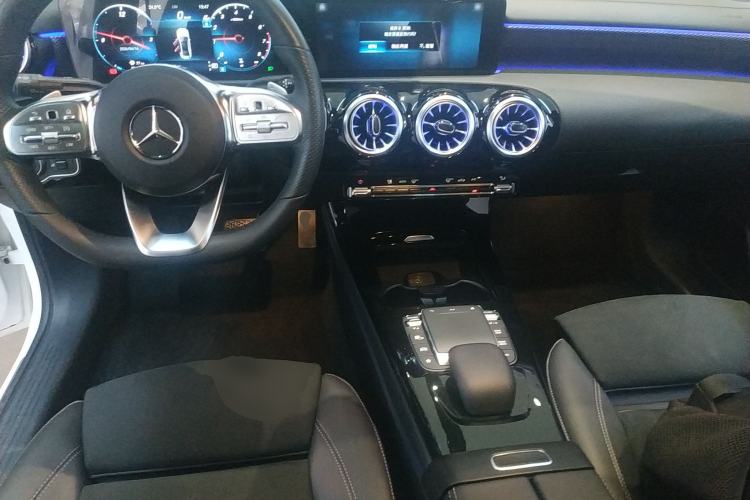 Used Mercedes-Benz A-Class 2022 Revised Version A 200 L Sport Sedan Fashionable Style
