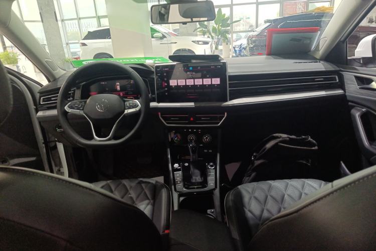 Used Volkswagen Sagitar 2023 300TSI DSG Excellence Edition Center Console