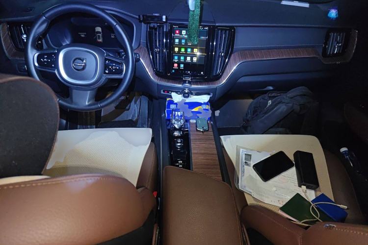 Used Volvo XC60 New Energy 2022 T8 Plug-in Hybrid All-Wheel Drive Smart Luxury Edition
