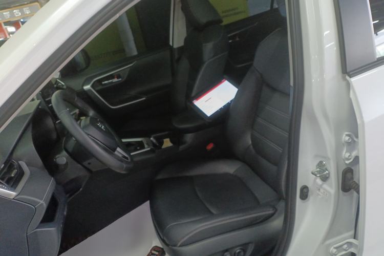 Used Toyota RAV4 2023 Dual-Engine 2.5L E-CVT Two-Wheel Drive Elite Plus Edition Left Front Seat