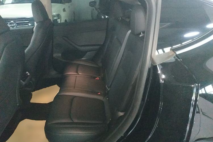 Used Tesla Model Y 2023 Long-Range All-Wheel-Drive Version Left Rear Seat