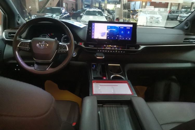 Used Toyota Sienna 2023 2.5L Hybrid Platinum Edition