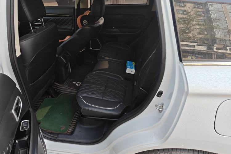 Used Mitsubishi Outlander 2021 Revised Version 2.0L Two-Wheel Drive Enjoyment Edition 5 Seats Left Rear Seat