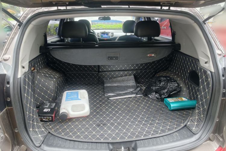 Used Kia Sportage R 2011 2.0L Automatic Two-Wheel Drive GLS Trunk