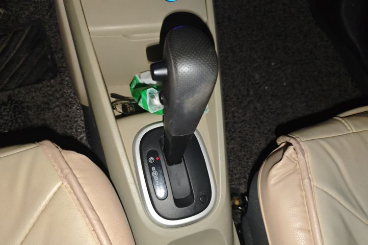 Used Venucia R50 2013 1.6L Automatic Fashion Edition
