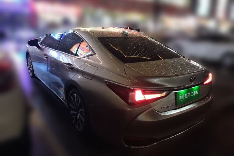 Used Lexus ES 2024 200 Premium Edition Rear Left 45 Deg