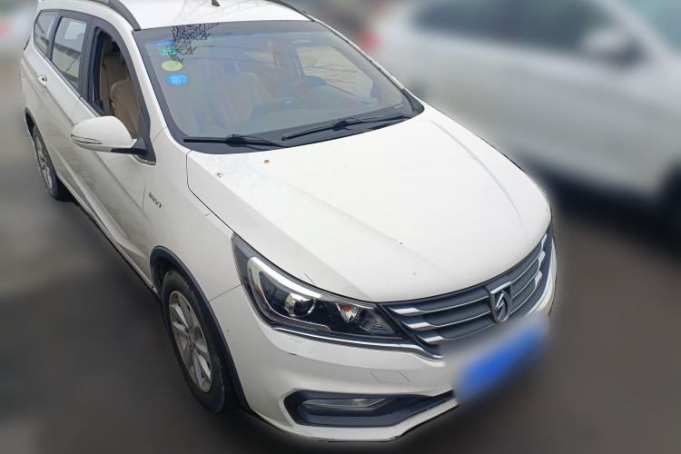 Used Baojun 310W 2017 1.5L Manual Fashion Model China V Front Right 45 Deg