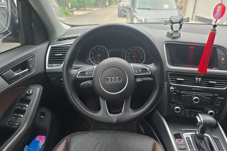 Used Audi Q5 2017 Plus 40 TFSI Technology Model Steering Wheel