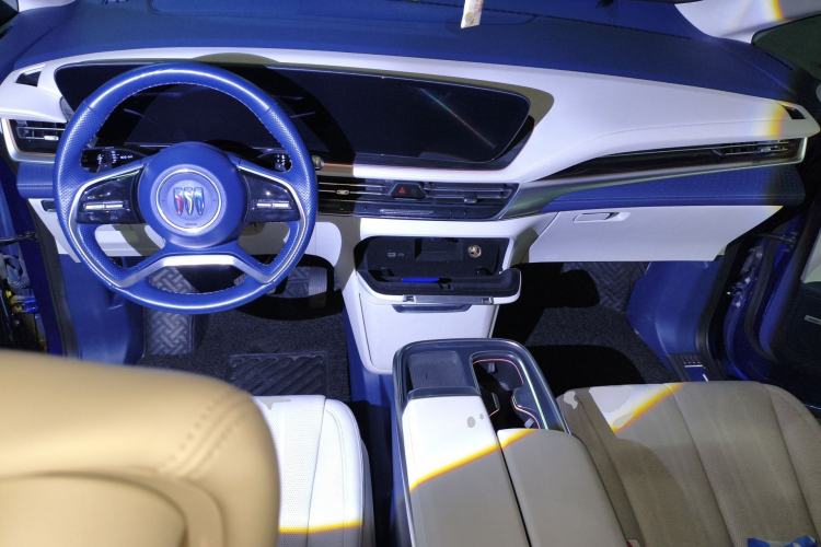 Used Buick Century 2023 2.0T Six-Seater Yinshi Edition Center Console