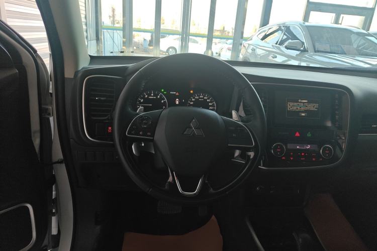 Used Mitsubishi Outlander 2021 2.4L 4x4 Zhi Xiang Edition 7 Seats
