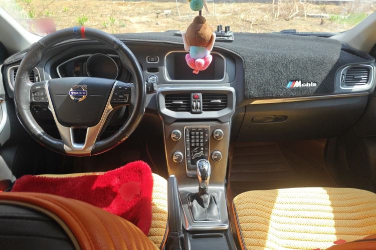 Used Volvo V40 2015 1.6T Zhiyi Edition
