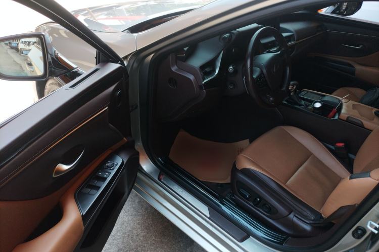 Used Lexus ES 2020 200 Excellence Edition