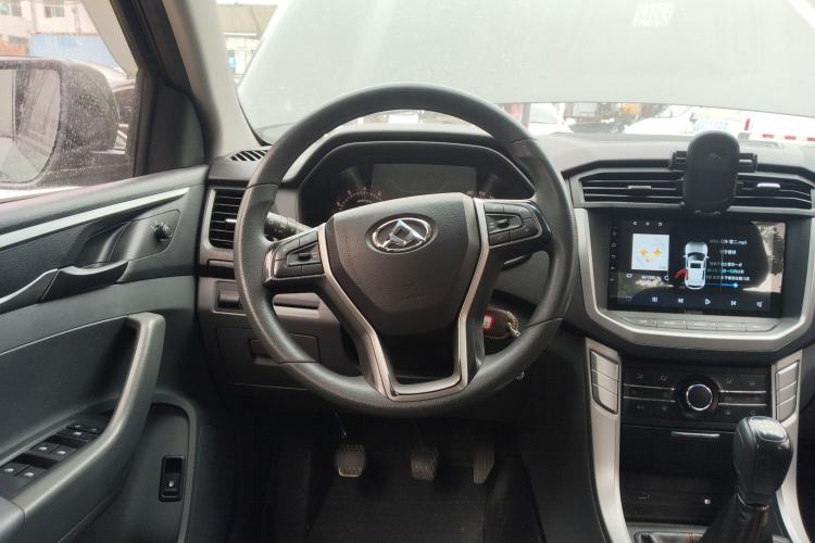 Used SAIC MAXUS T60 2017 2.4L Gasoline Manual Transmission Two-Wheel Drive High Ground Clearance Comfortable Version with Extended Cabin
