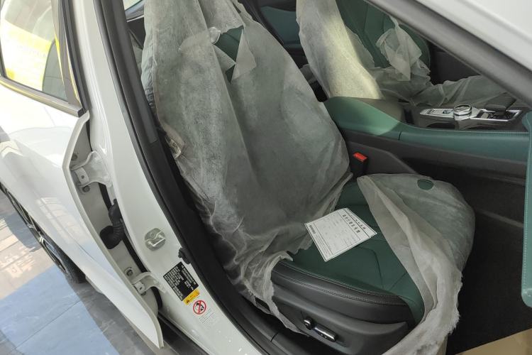 Used Changan UNI-V iDD 2024 Blue Whale Smart Electric iDD 136km ZhiKu Model
