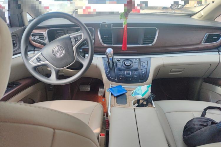 Used Buick GL8 2018 28T Comfort Model China VI Standard Center Console