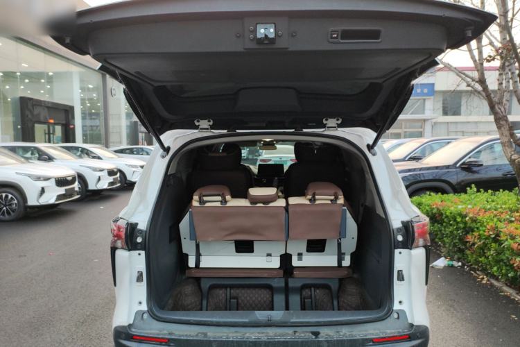 Used Toyota Granvia 2023 2.5L Hybrid Comfort Edition
