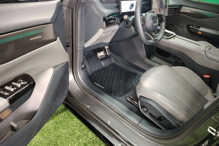 Used Lynk & Co 07 2024 EM-P 126 Long-Range Halo
