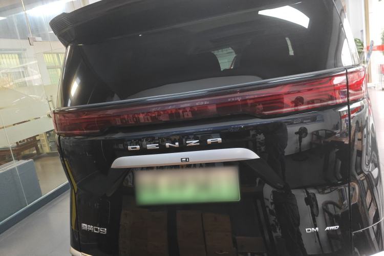 Used Denza D9 2024 DM-i 980 Four-Wheel Drive Prestige Model
