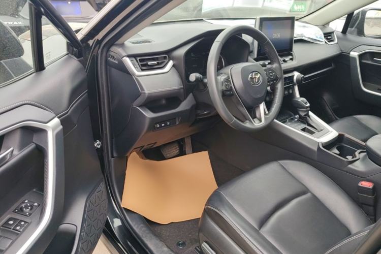 Used Toyota RAV4 2021 2.0L CVT 4x4 Style PLUS Edition Driver Seat