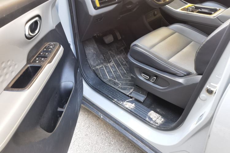 Used AION Y 2022 70 Intelligent Edition Lithium Iron Phosphate Driver Seat