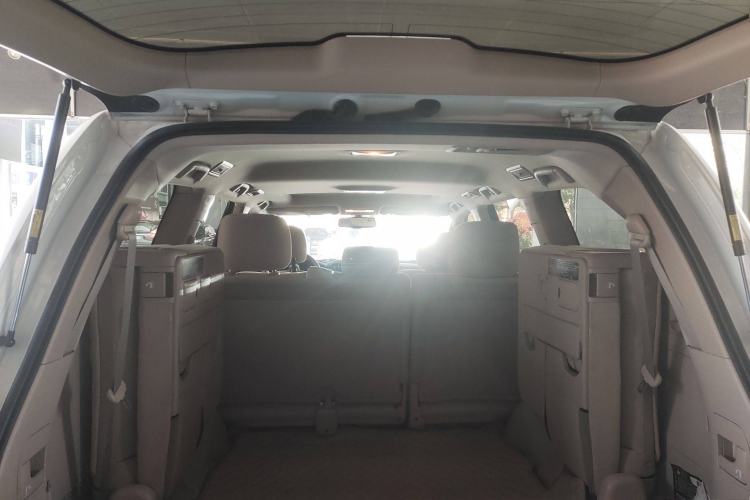 Used Toyota Land Cruiser 2015 4.0L 8-Seater Middle East Version
