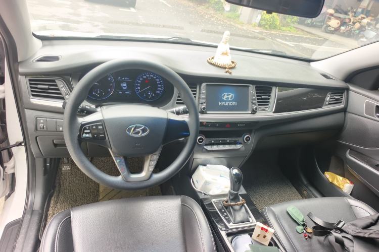Used Hyundai Mistra 2017 1.6T Automatic Smart GLS China V Standard Center Console
