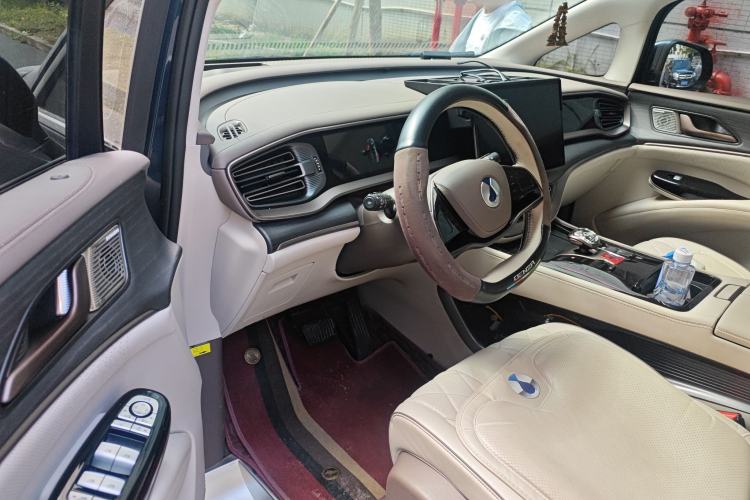 Used Denza D9 2022 DM-i 970 Four-Wheel Drive Flagship Model
