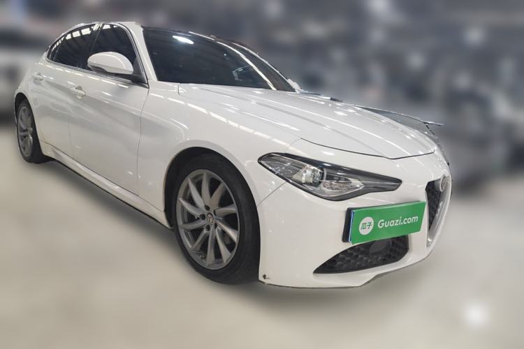 Used Alfa Romeo Giulia 2017 2.0T 200HP Luxury Edition
