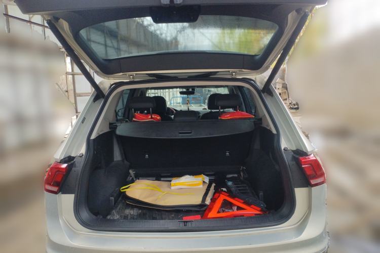 Used Volkswagen Tiguan L 2020 330TSI Automatic Two-Wheel Drive Smart Luxury Edition China VI Standard Trunk