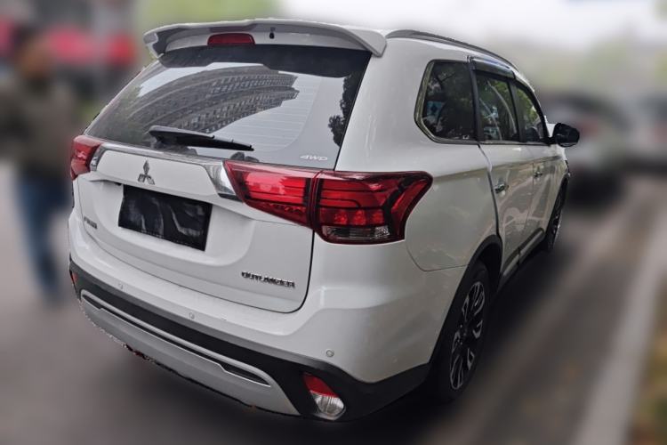 Used Mitsubishi Outlander 2020 2.4L 4x4 Zhi Xiang Edition 5 Seats Rear Right 45 Deg