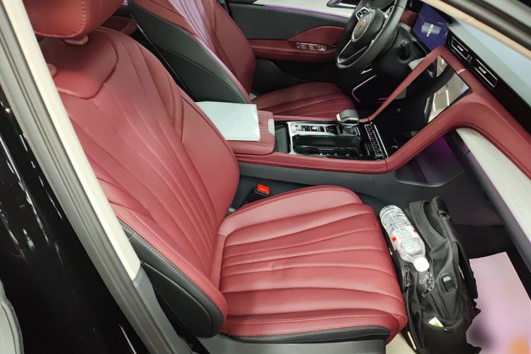 Used Hongqi H5 2025 2.0T Automatic Flag Edition – 500 000 Units Commemorative Version Right Front Seat