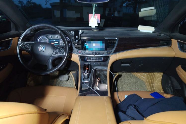 Used Buick LaCrosse 2018 28T Elite Edition Center Console