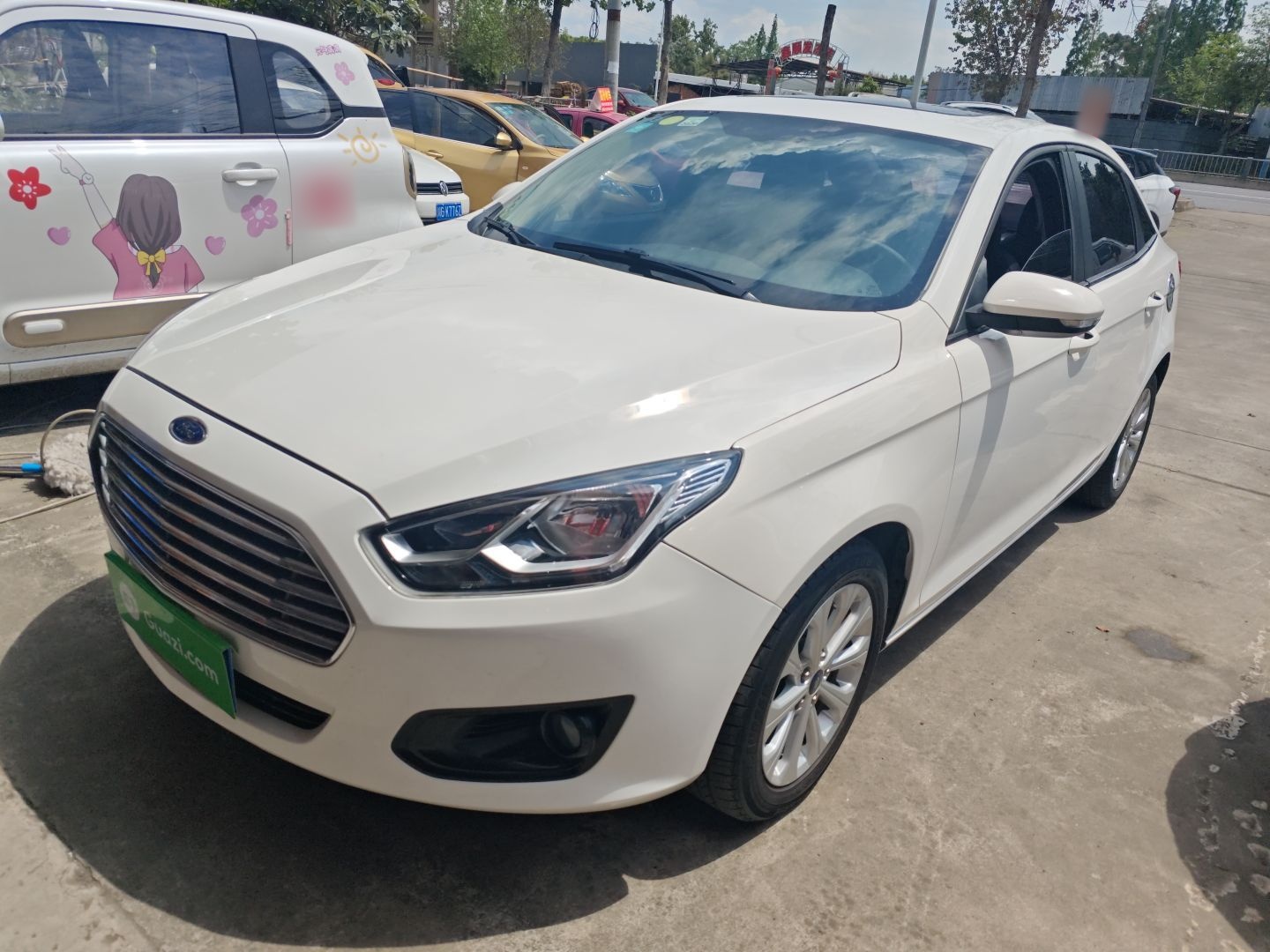 Под передней частью автомобиля