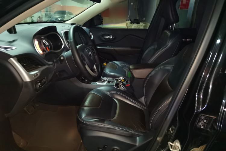 Used Jeep Cherokee 2016 2.4L Professional Smart Version