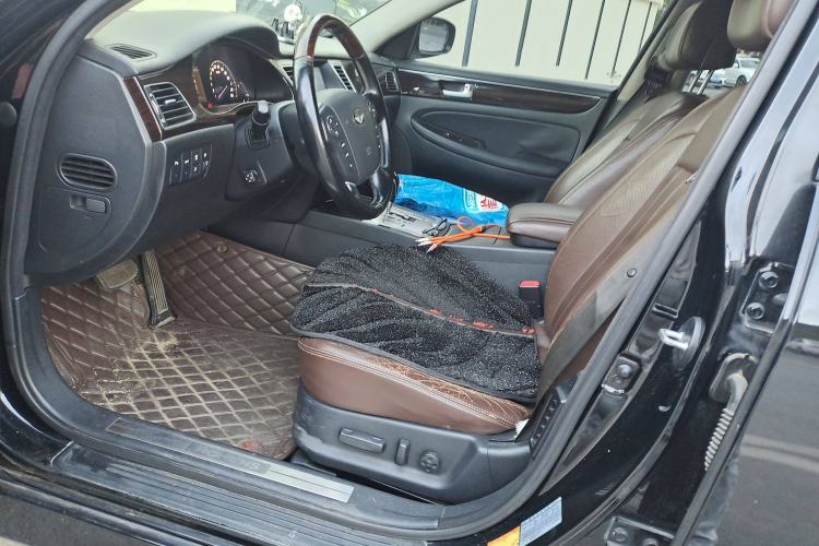 Used Hyundai Genesis 2012 3.0L GDI Luxury Edition
