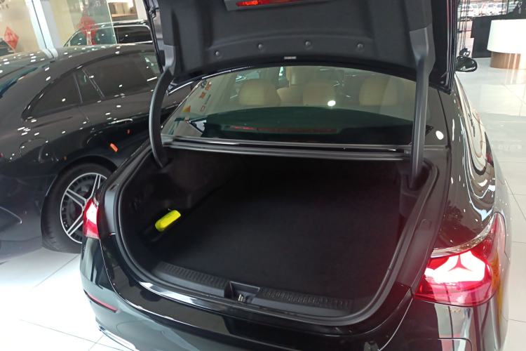 Used Mercedes-Benz E-Class New Energy 2024 E 350 e L Plug-in Hybrid Sedan
