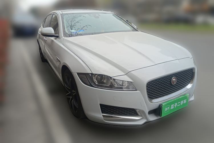 Used Jaguar XFL 2017 XFL 2.0T 240PS Luxury Edition Front Right 45 Deg