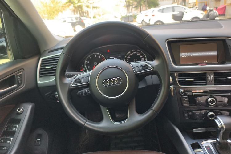 Used Audi Q5 2017 40 TFSI Ambition Edition Steering Wheel